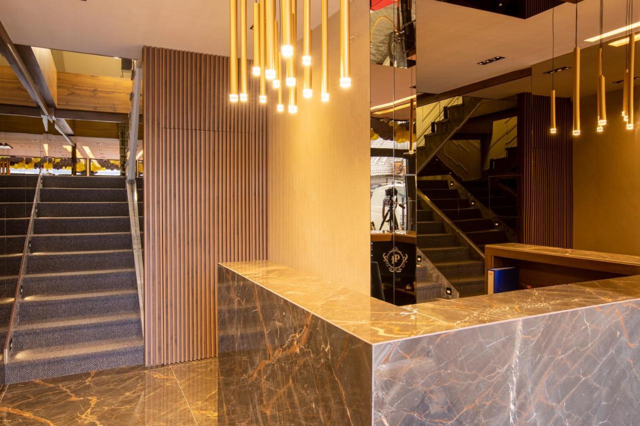 Plaza Boutique Hotel Приштина Экстерьер фото