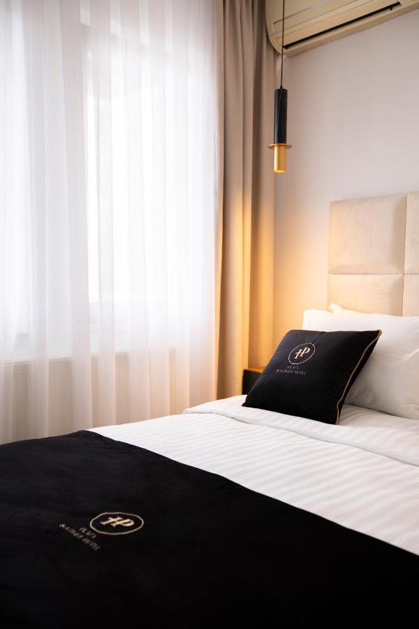 Plaza Boutique Hotel Приштина Экстерьер фото