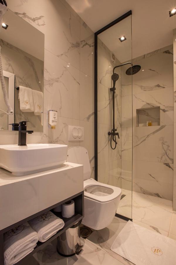 Plaza Boutique Hotel Приштина Экстерьер фото